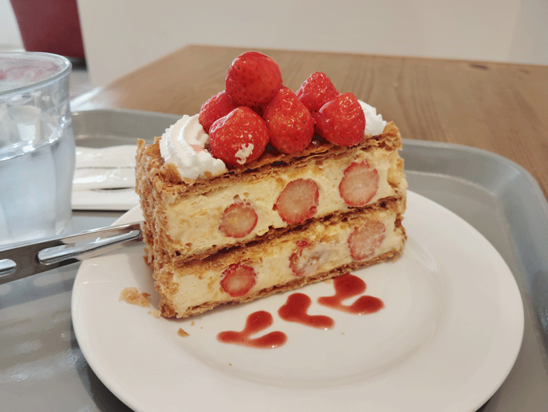 カフェ マムーニア